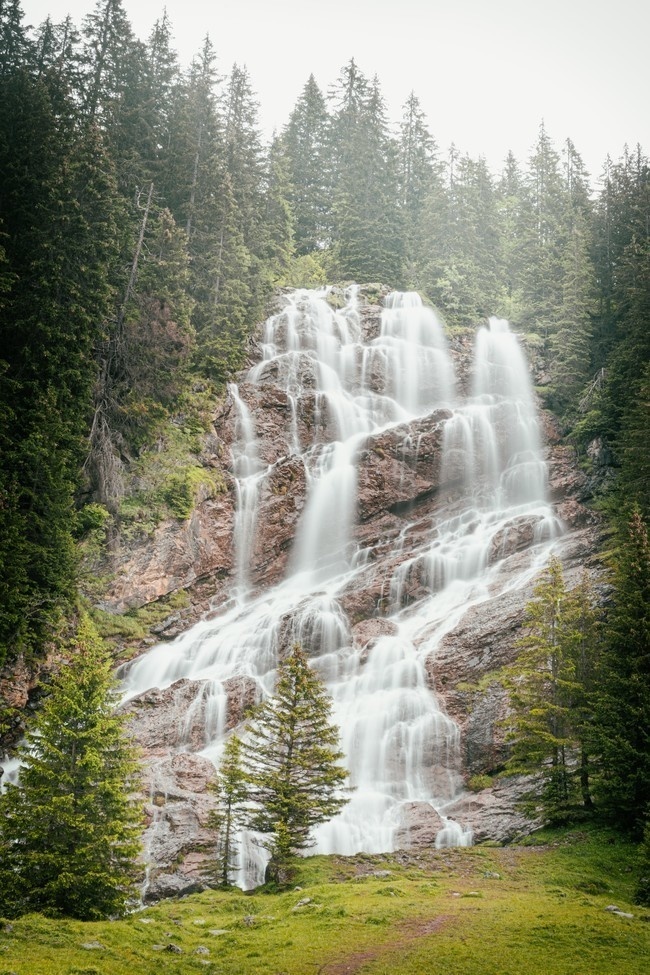 瀑布风景图片素材