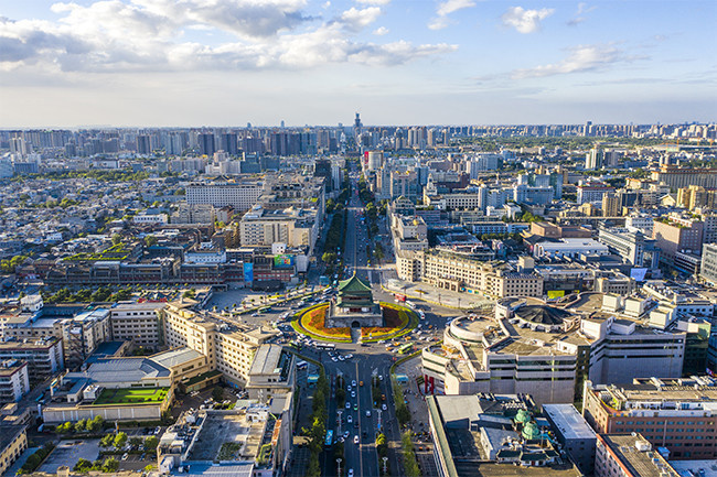 西安钟楼航拍全景建筑图片素材