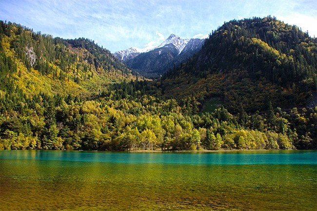 九寨沟的奇山碧水图片