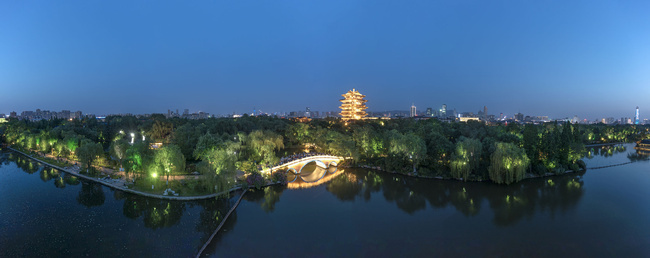 济南大明湖夜景全景图