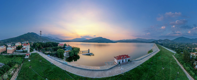 宽幅泰安天龙湖日落风光全景图