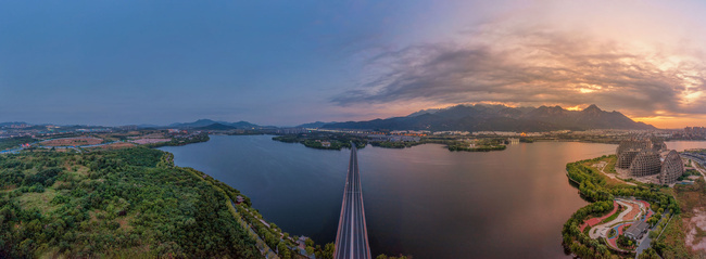 宽幅泰安天平湖日出美景图