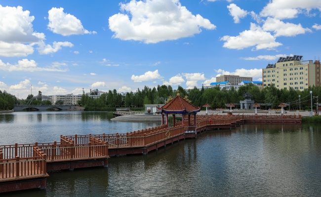 城市青龙湖风景图片素材