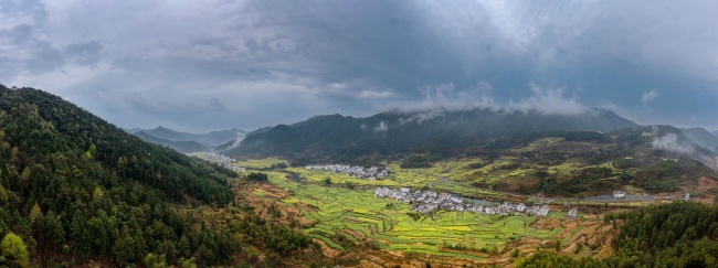 皖南油菜花田间的村落风景摄影图片素材