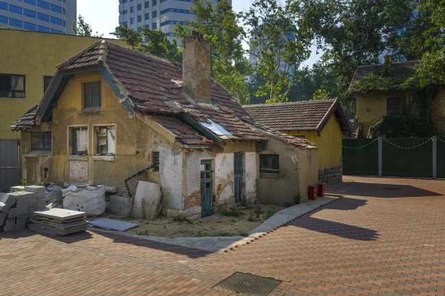 残破的原胶济铁路德国高级职员公馆建筑摄影图片