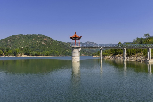 湖光山色中的亭台桥梁山水风景
