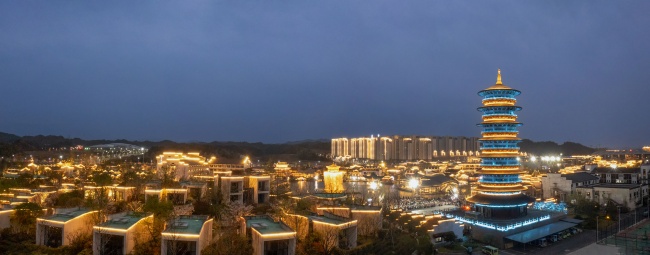 宽幅流光溢彩的婺女洲度假区夜景摄影图片素材