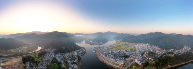 航拍新安江山水画廊晨曦全景图图片下载