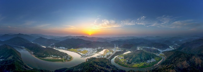 宽幅江山如画的诗意日落全景大图摄影