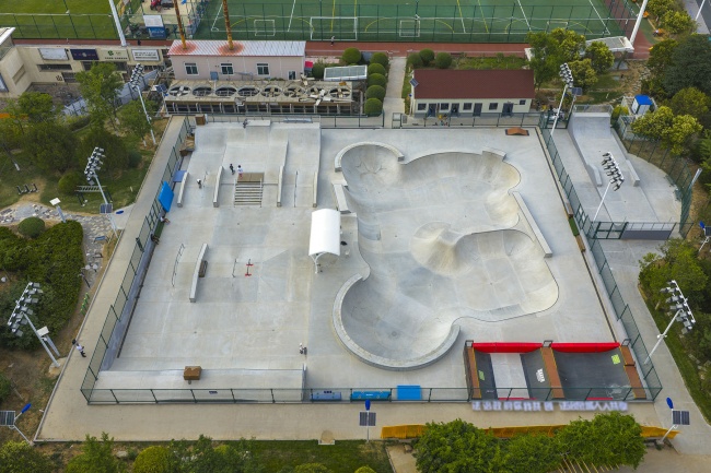 俯瞰城市滑板公园风景图片素材