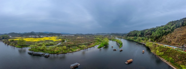 宽幅烟雨江南水墨画卷摄影图片素材