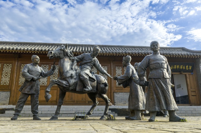 古代驿人像群雕