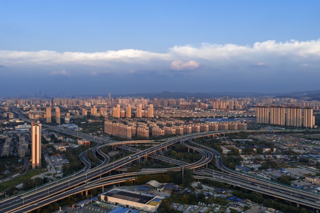 城市高架桥的壮丽景观