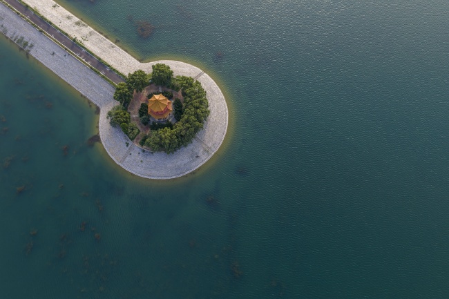 绿湖长堤金顶圆岛景观