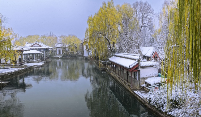 ѩ�й���С����ˮ