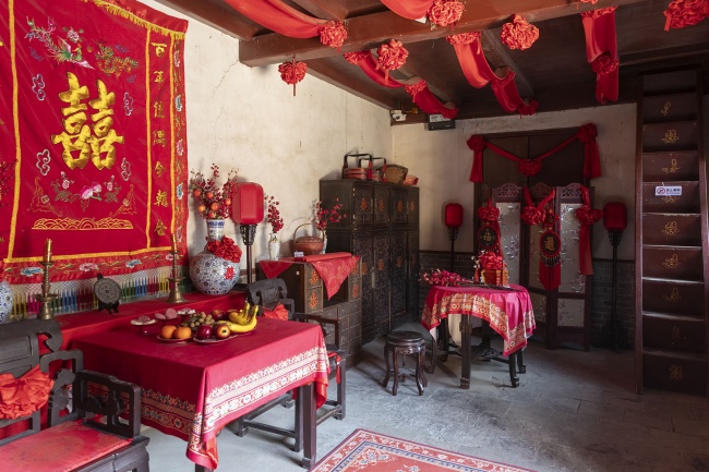 古宅婚房红色喜庆场景摄影图片素材