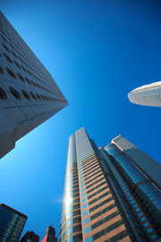 蓝天下城市建筑背景图片
