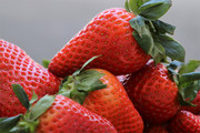 鲜嫩多汁的草莓高清图