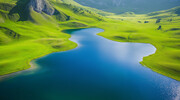 绿草湖泊风景图片