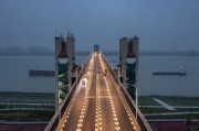 夜幕下的桥梁建筑摄影图片